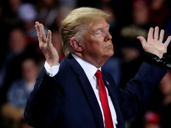 مفاوضات إيران وأمريكا: ترامب يهدد طهران بخيارات صعبة