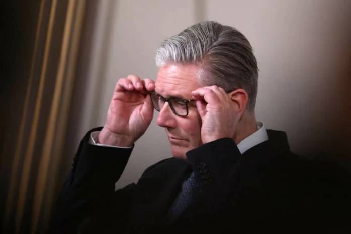 فضيحة ماندلسون: ستارمر يقر بالخطأ وتداعيات الأزمة السياسية