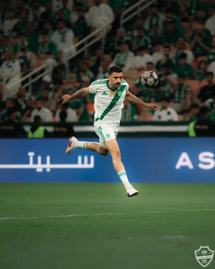 تألق ميريح ديميرال يقود دفاع الأهلي أمام فيسيل كوبي