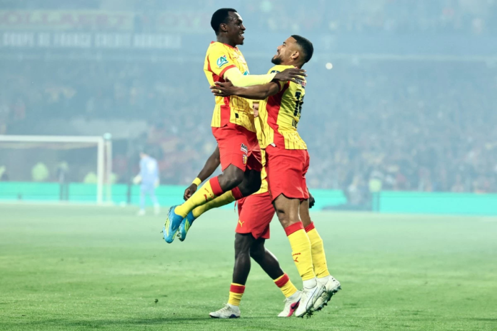 سعود عبدالحميد يقود لانس لنهائي كأس فرنسا: إنجاز تاريخي