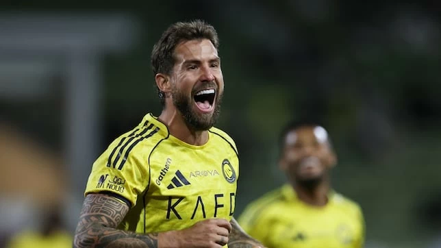 تجديد مارتينيز مع النصر: خطوة حاسمة لتعزيز دفاع العالمي