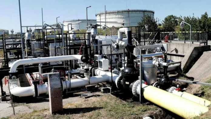 استئناف ضخ النفط الروسي عبر أوكرانيا ينهي أزمة ويمهد لقرض أوروبي