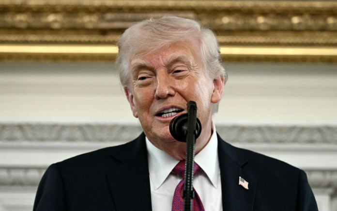 أوامر ترمب في مضيق هرمز: تصعيد أمريكي لحماية الملاحة