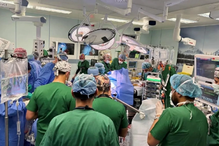 نجاح عملية فصل التوأم الملتصق الفلبيني 