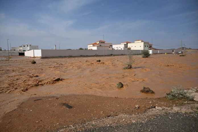 إنقاذ وإيواء متضرري سيول حائل: استجابة عاجلة في العش