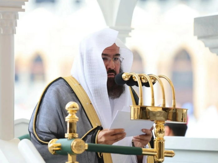 تحذير خطيب المسجد الحرام: الحكمة والوعي لمواجهة الفتن الإعلامية