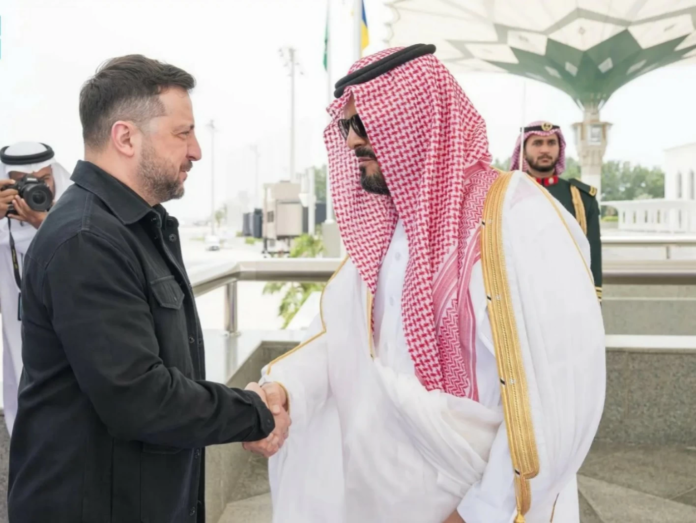 زيارة رئيس أوكرانيا جدة: زيلينسكي في المملكة لتعزيز السلام والدبلوماسية