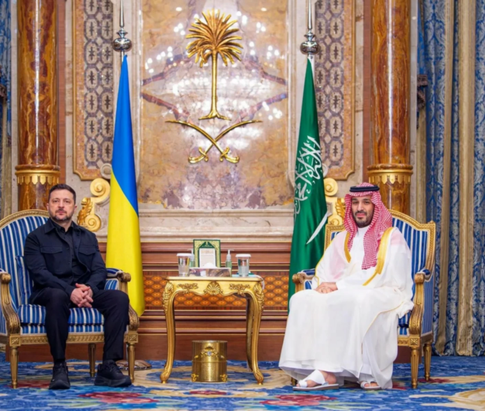 لقاء ولي العهد ورئيس أوكرانيا: مباحثات هامة في جدة