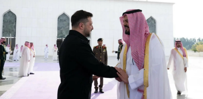 مغادرة الرئيس الأوكراني جدة: زيارة تعزز جهود السلام