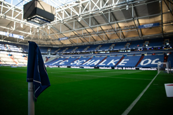 وفاة غامضة في ملعب شالكة: تحقيق يكشف ملابسات الحادث المأساوي