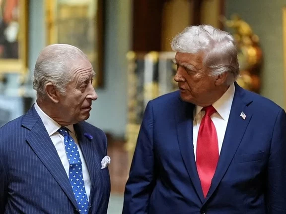 الملك تشارلز ودونالد ترمب: لقاء الناجين وتحديات العلاقة الخاصة