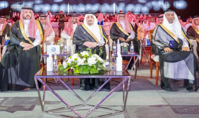 الأمير فيصل بن بندر يرعى تخريج الجامعة السعودية الإلكترونية 1447هـ