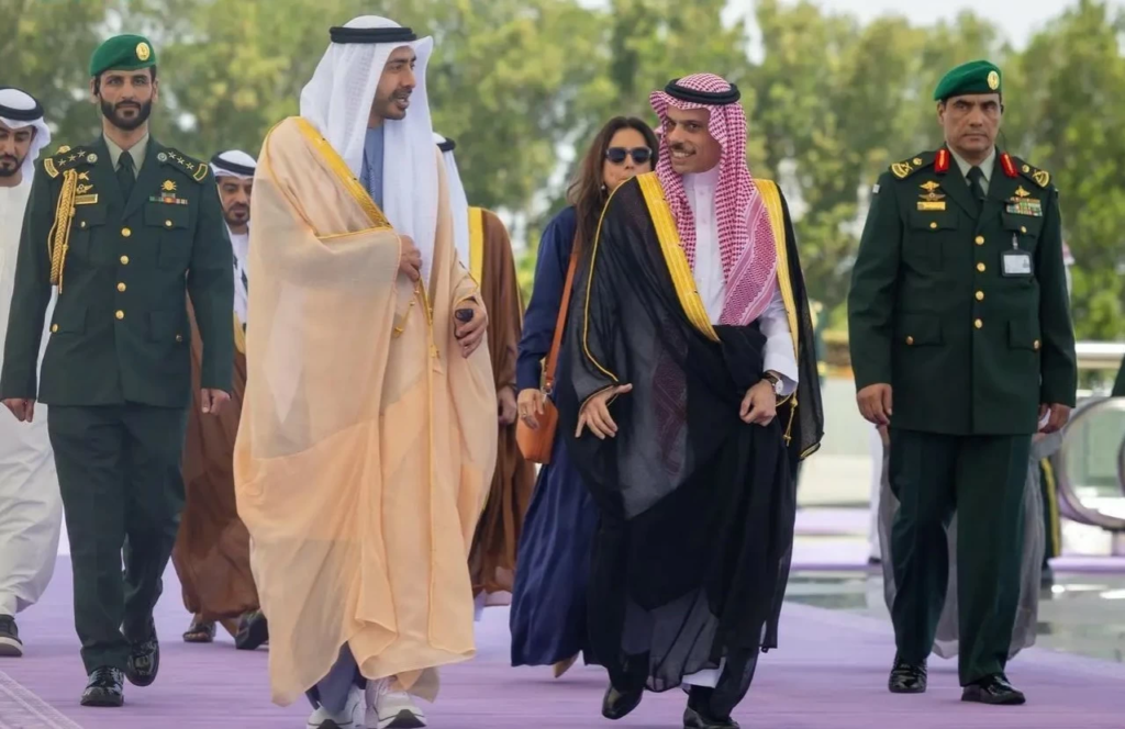 القمة الخليجية التشاورية بجدة: مشاركة الإمارات وتعزيز التعاون