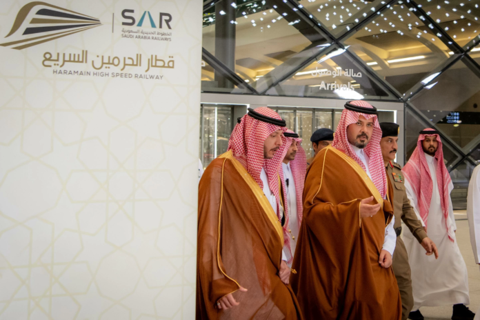 أمير المدينة يتفقد قطار الحرمين السريع: جاهزية قصوى للحج 2024