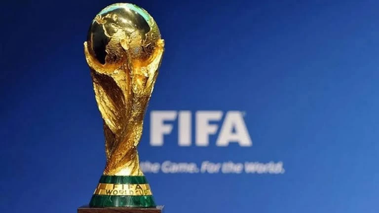 قرارات الفيفا الجديدة: مكافحة العنصرية والانضباط في كرة القدم