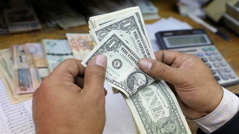 تثبيت أسعار الفائدة في البنوك الخليجية: قرار الفيدرالي وتداعياته