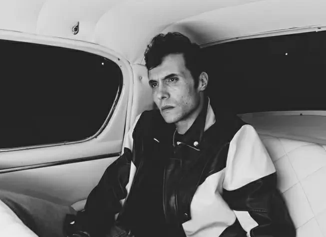 واقعة أمير عيد في العزاء: جدل الخصوصية وأضواء الإعلام