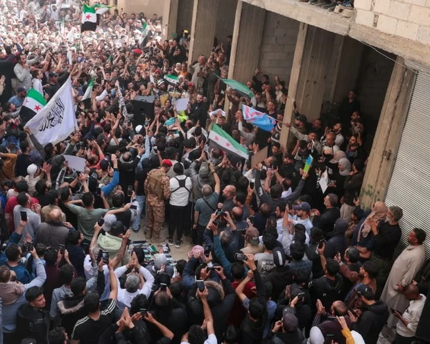 محاسبة فادي صقر بجرائم حرب: جهود حقوقية لملاحقة قيادي سابق في مليشيات الأسد