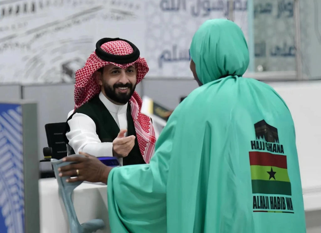 استقبال حجاج غانا: مطار المدينة يرحب بضيوف الرحمن 1447هـ