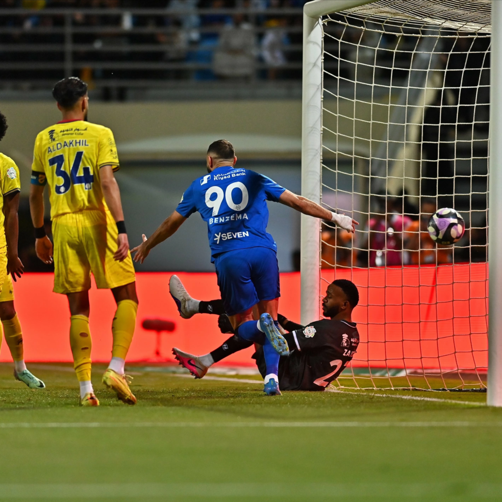 الهلال يواصل مطاردة النصر بفوز حاسم في دوري روشن السعودي