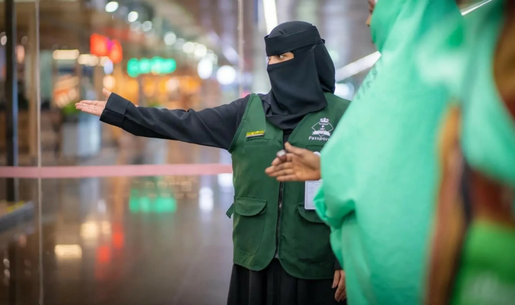 استقبال ضيوف الرحمن من مالي بمطار المدينة: بدء موسم الحج 1447