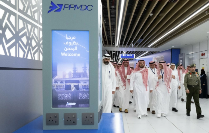نائب أمير مكة يتفقد جاهزية مطار الملك عبدالعزيز للحج والعمرة 2024