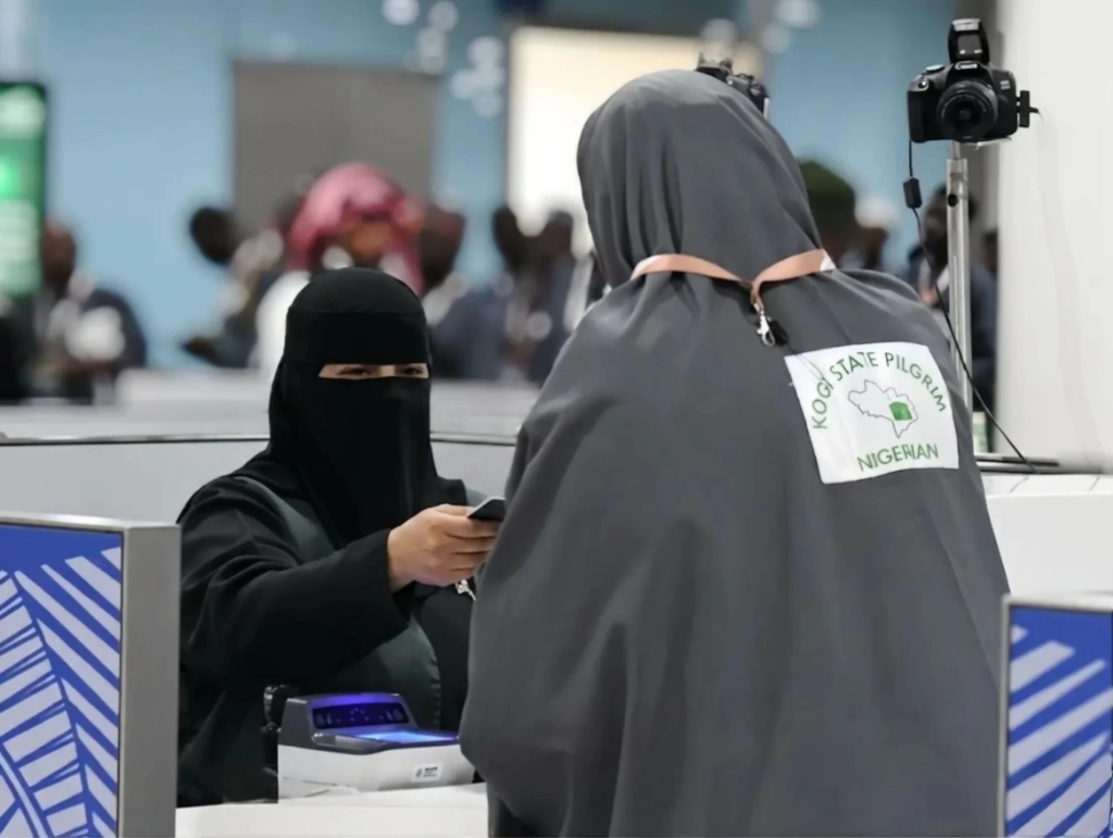 استقبال حجاج نيجيريا: مطار المدينة ينهي إجراءات أولى الرحلات 1447