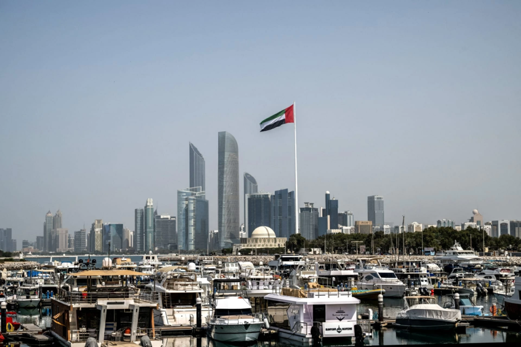هجوم بخاء عمان: استهداف مبنى سكني وإصابة شخصين في تصعيد إقليمي