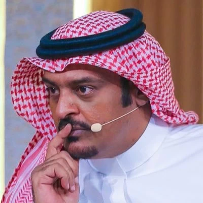 توقيع كتاب على حافة كرة القدم لفواز الشريف في جدة