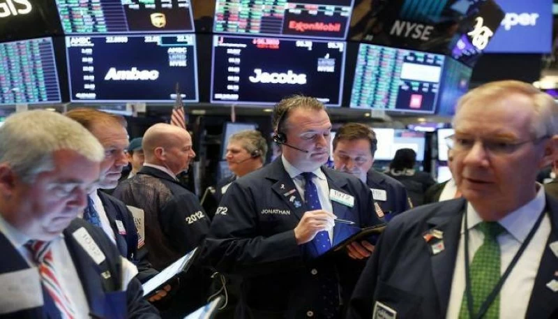 هبوط الأسهم الأمريكية: داو جونز يتراجع 486 نقطة وتصاعد التوترات