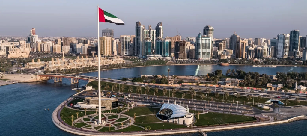 الإمارات تتصدى لهجمات إيرانية بصواريخ ومسيّرات