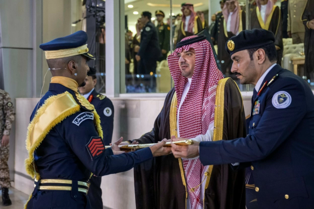 الأمير عبدالعزيز بن سعود يرعى تخريج كلية الملك فهد الأمنية 2024