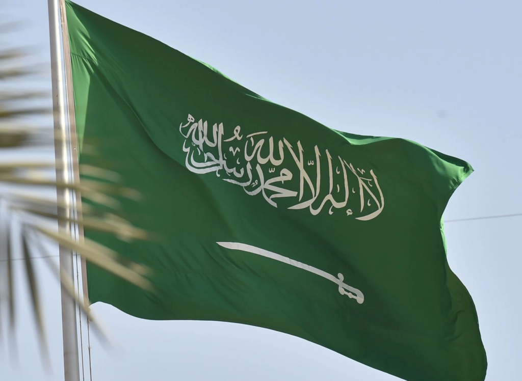 السعودية تدين الهجمات الإيرانية على الإمارات وتدعو لوقف التصعيد