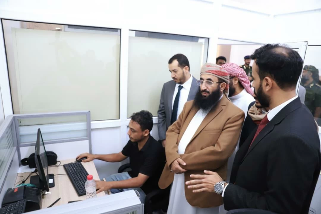 الحجاج اليمنيون ينطلقون: أولى الأفواج براً وجواً نحو مكة