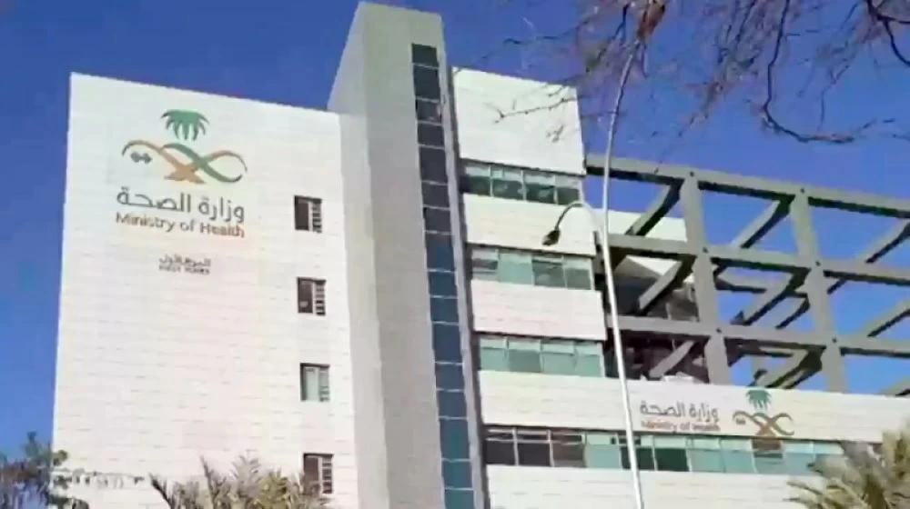 ضبط مقيم يمارس مهنة صحية دون ترخيص ويبيع أدوية محظورة بالرياض