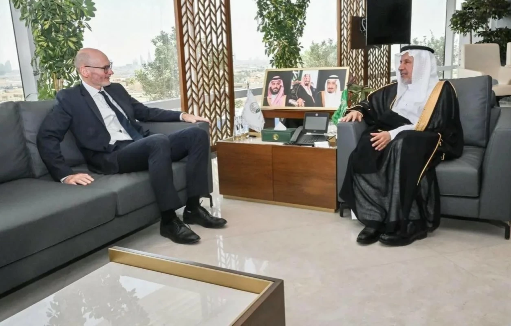 الربيعة وسفير بريطانيا: تعزيز التعاون الإنساني العالمي