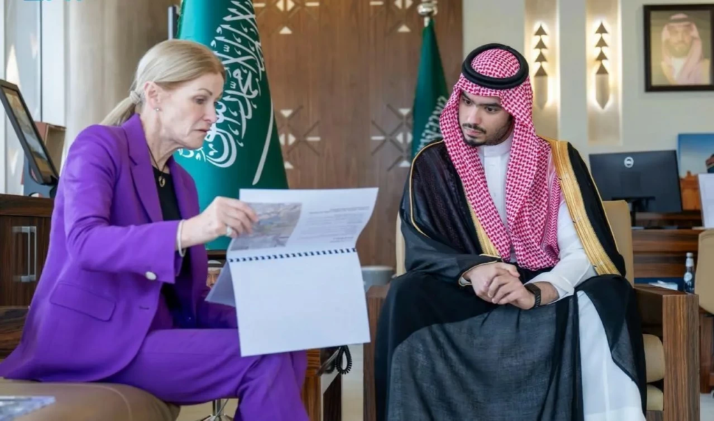 الأمير راكان بن سلمان يستقبل الرئيس التنفيذي لمشروع المسار الرياضي