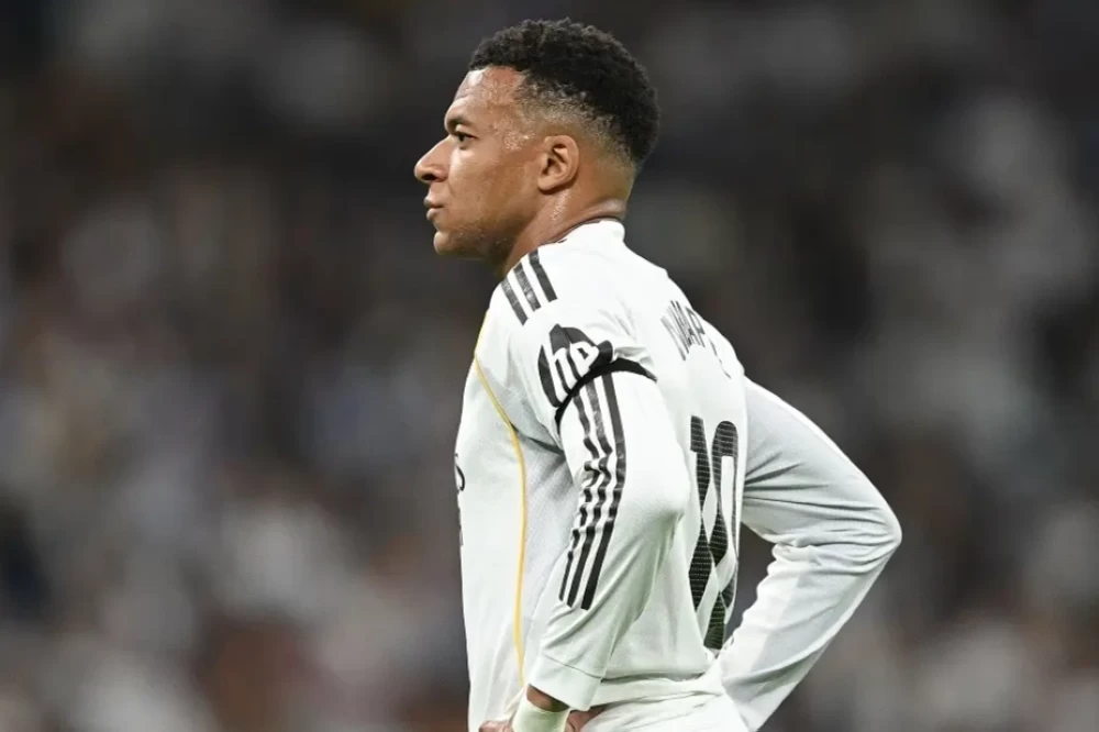 مستقبل مبابي مع ريال مدريد: توقيعات الجماهير تثير التساؤلات