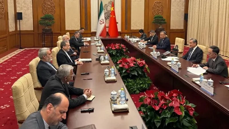 انفراجة في مضيق هرمز: الحرس الثوري يتراجع وإيران تدرس مقترح أمريكي