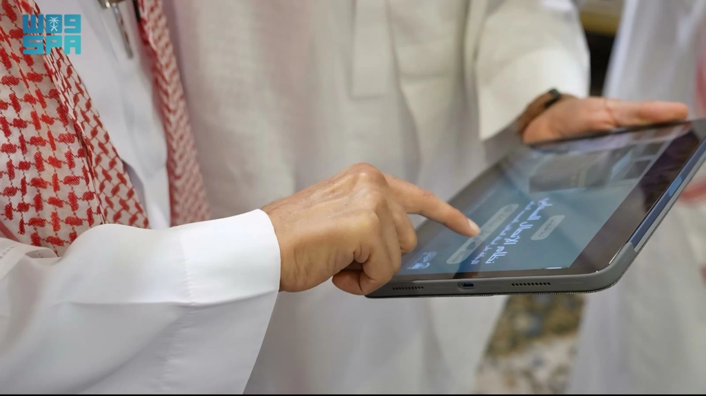 نظام اتصال سحابي لإجابة السائلين في المسجد الحرام 24/7