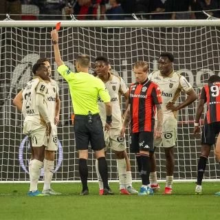 إيقاف سعود عبدالحميد يهدد مسيرة لانس في الدوري الفرنسي