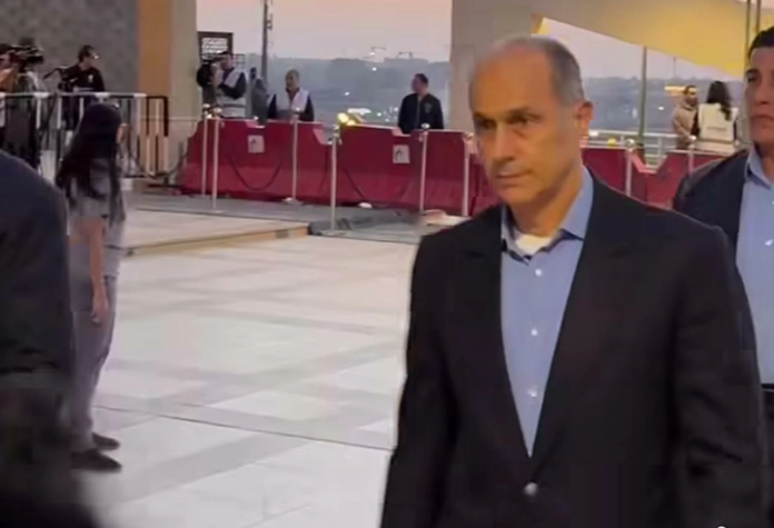 جمال مبارك ونجوم الفن في عزاء ابنة هاني شاكر دينا