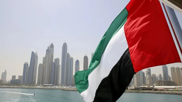 الإمارات تتصدى لهجمات صاروخية إيرانية: تفاصيل وتداعيات
