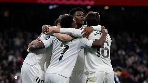اتهام فينيسيوس بالتجسس يثير الجدل في ريال مدريد