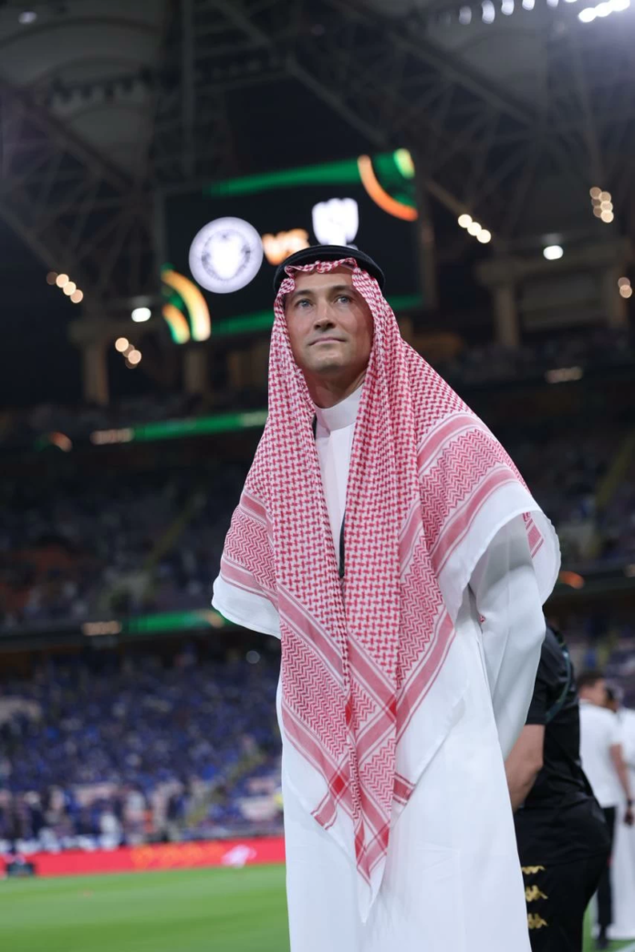 بن هاربورغ بالزي السعودي يثير الإعجاب في نهائي كأس الملك