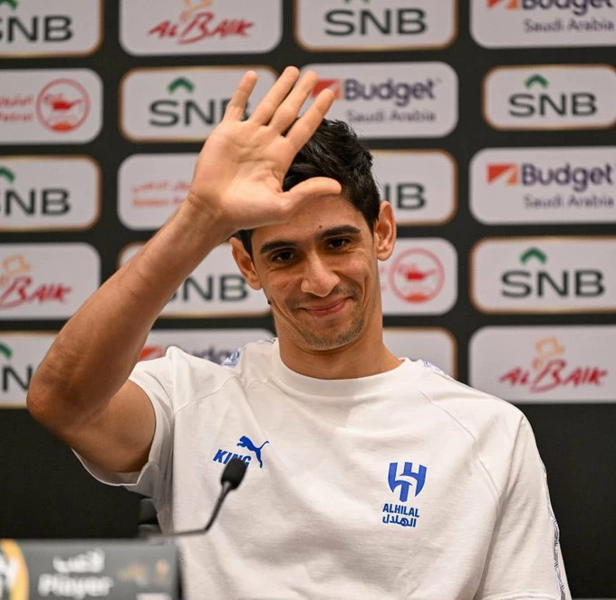 ياسين بونو يحقق البطولة الخامسة مع الهلال | إنجاز تاريخي