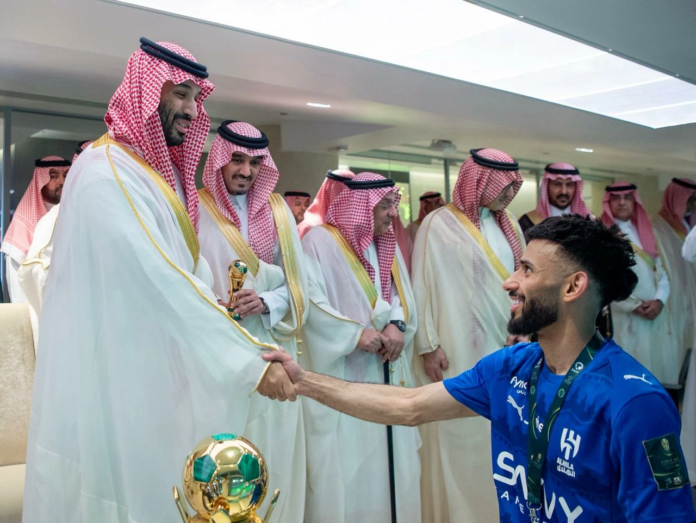 سلطان مندش وكأس الملك: الهلال يحتفل بإنجاز غالٍ