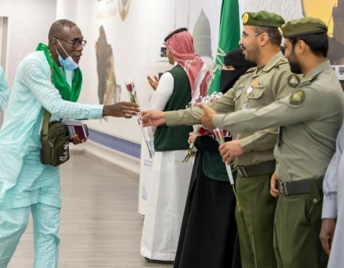 مبادرة طريق مكة: وصول حجاج السنغال للمدينة المنورة بسلاسة