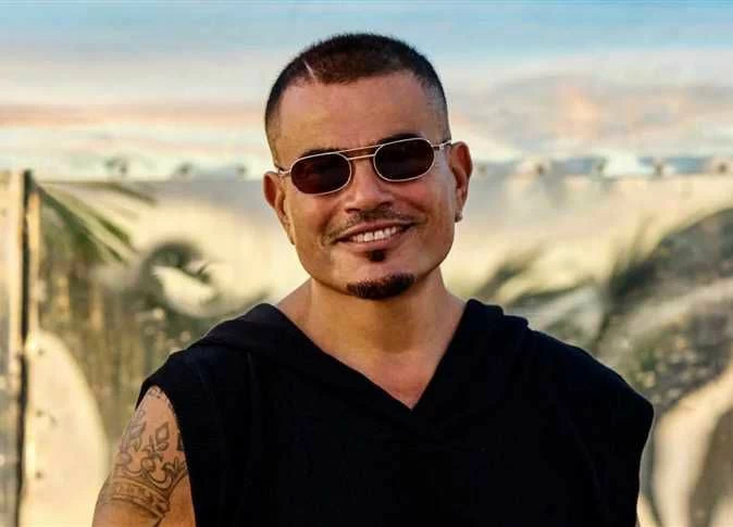 عمرو دياب ويسرا: الحقيقة وراء سحب الميكروفون