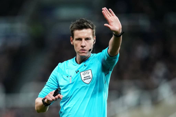 دانيال زيبرت حكم نهائي الدوري الأوروبي: تفاصيل التكليف التاريخي